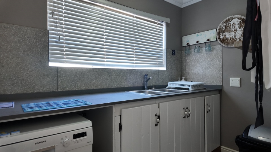 7 Bedroom Property for Sale in Stilbaai Wes Western Cape
